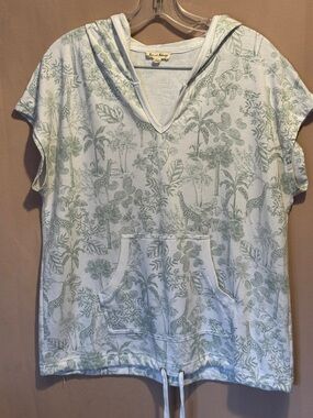 Jane and Delancey Light Sage Botanical Giraffe Hooded Tee